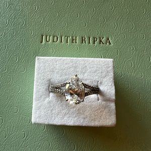 Stunning Judith Ripka sterling silver ring size 11